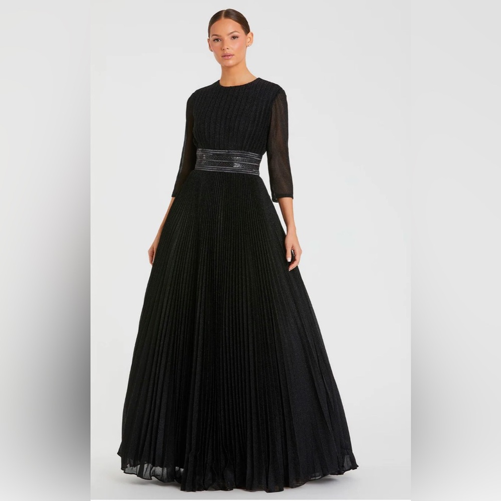 Shimmering Pleated A-Line 3/4 Sleeve Gown